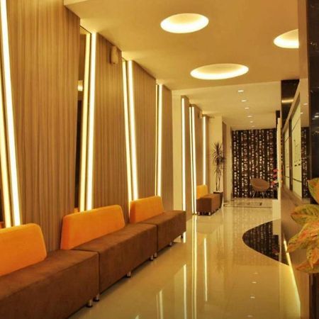 Deivan Hotel Padang  Exterior photo