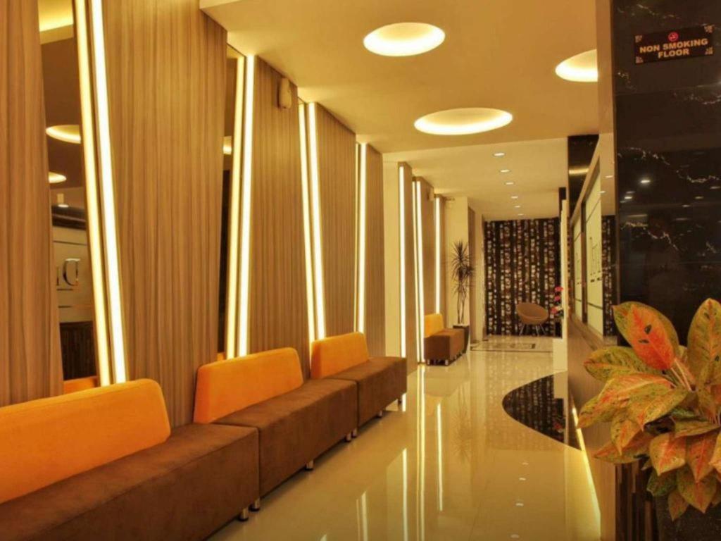 Deivan Hotel Padang  Exterior photo