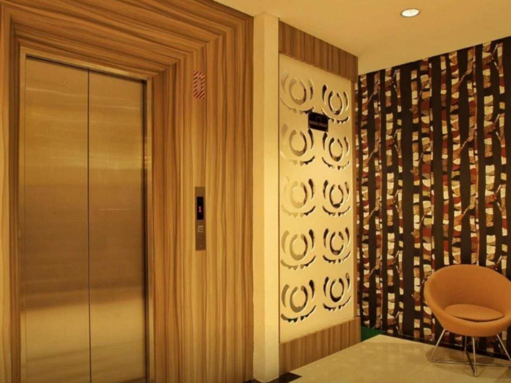 Deivan Hotel Padang  Exterior photo
